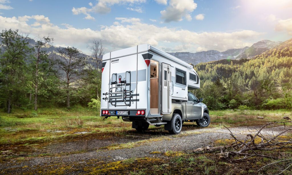 Tischer 260 Kabine von hinten auf Pickup – Offroadtauglich und autark unterwegs.