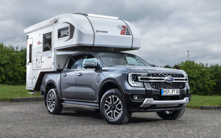 Die Tischer-Kabine Trail 230S auf einem Ford Ranger auf einem Parkplatz